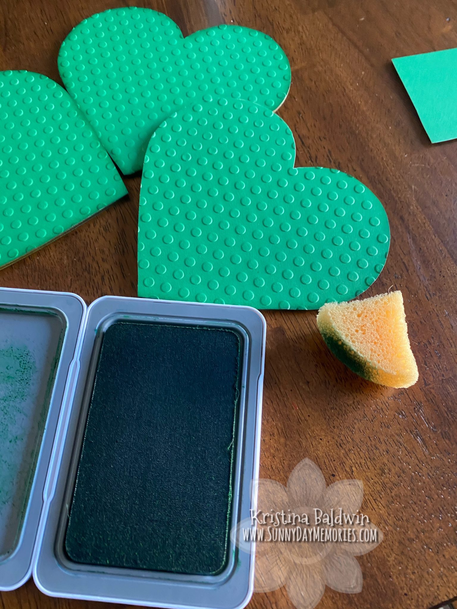 Sponging Shamrock Pieces